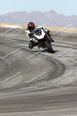 media/Dec-01-2025-Moto Forza (Mon) [[2daa91e15f]]/2-Intermediate Group/Session 2 (Turns 9 and 10)/